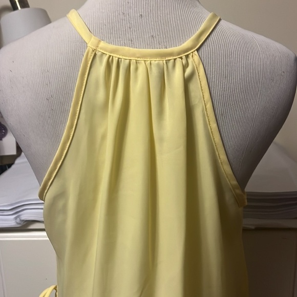 Yellow strappy top with cross over front and tie at the side, new without tags - Picture 5 of 9